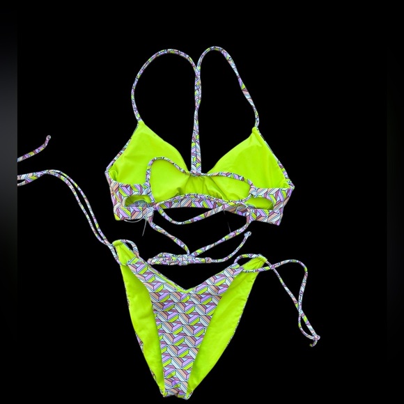 Geometric Patterned Bikini Set - Picture 2 of 3